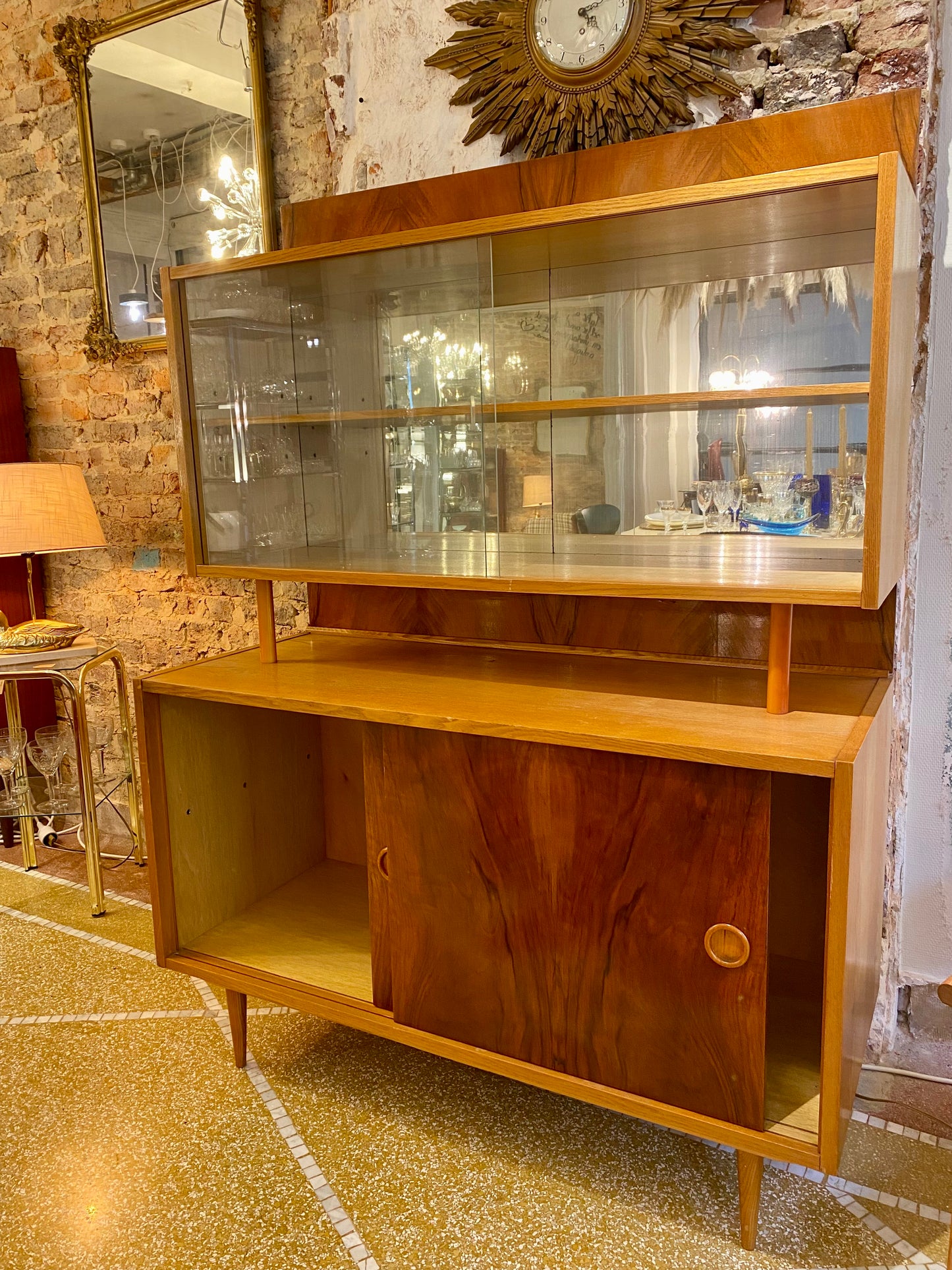 Josie - Vaisselier deux corps années 60