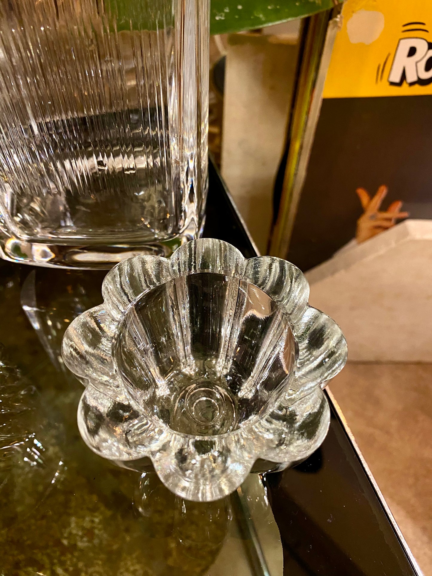 Bougeoir en verre en forme de fleur