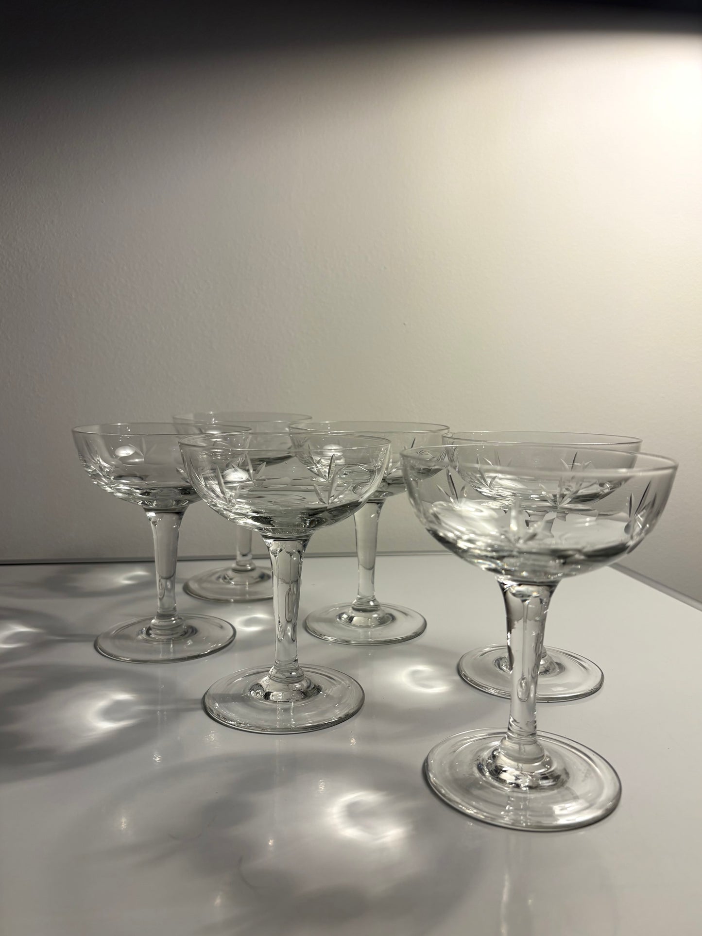Lot de 6 coupes à champagne en verre gravé