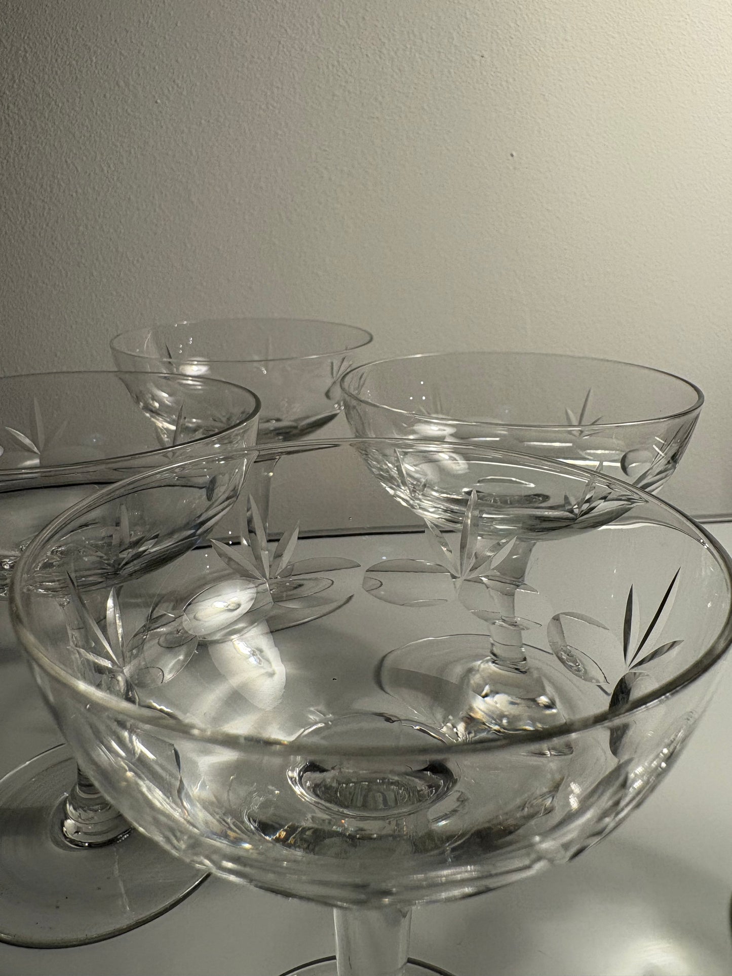Lot de 6 coupes à champagne en verre gravé