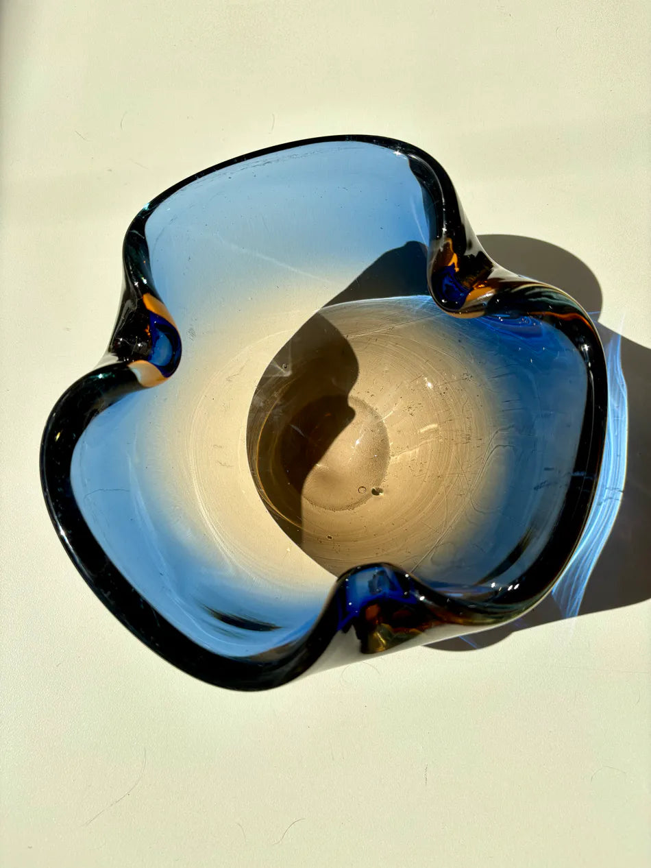 Vide-poche / cendrier en verre de Murano bleu et ambre 1960-70