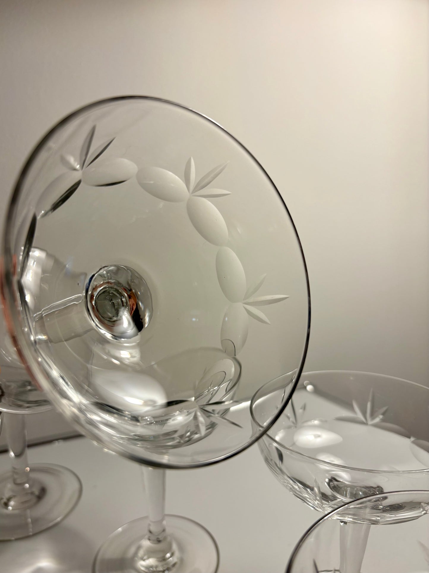 Lot de 6 coupes à champagne en verre gravé