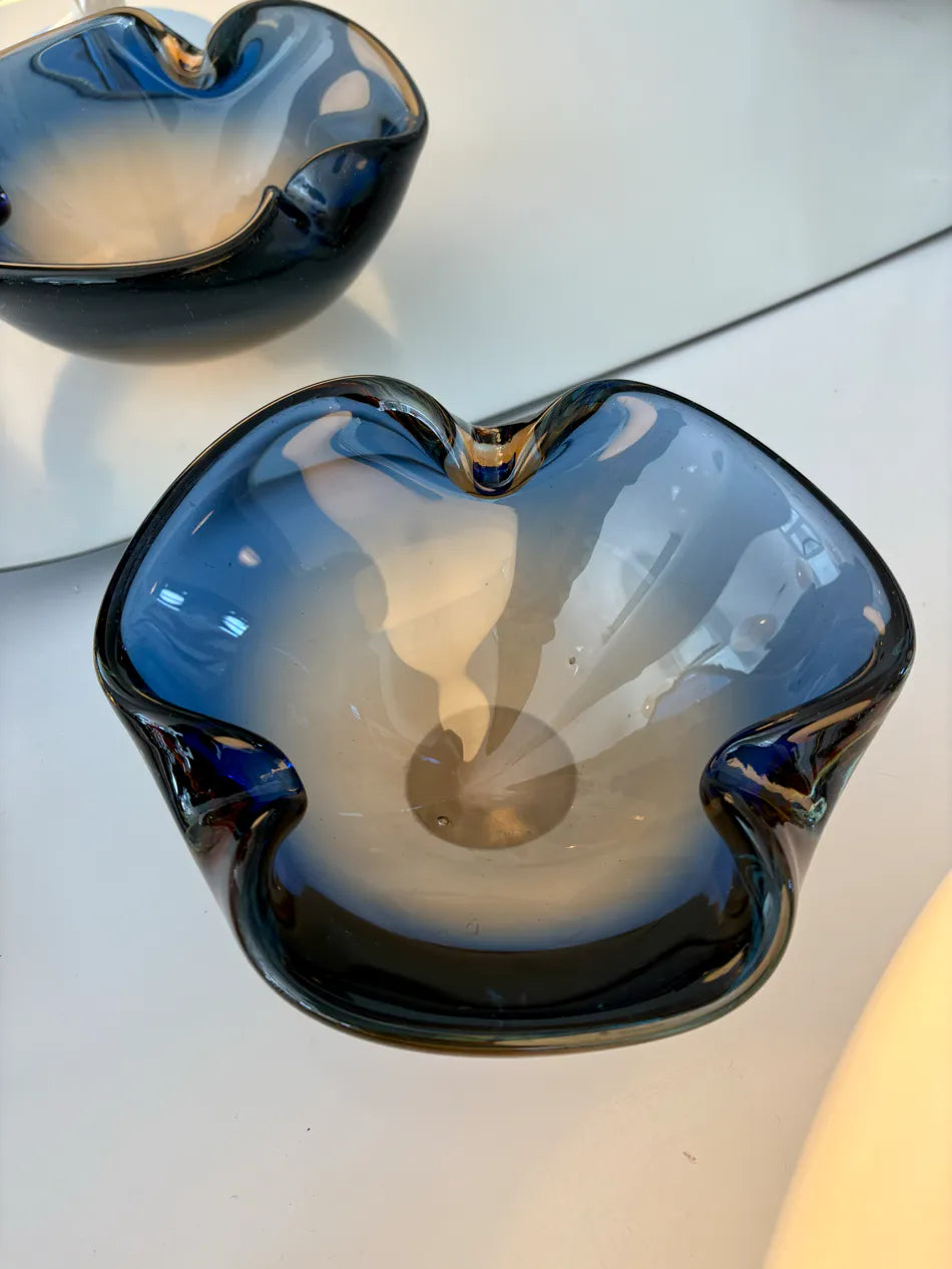 Vide-poche / cendrier en verre de Murano bleu et ambre 1960-70