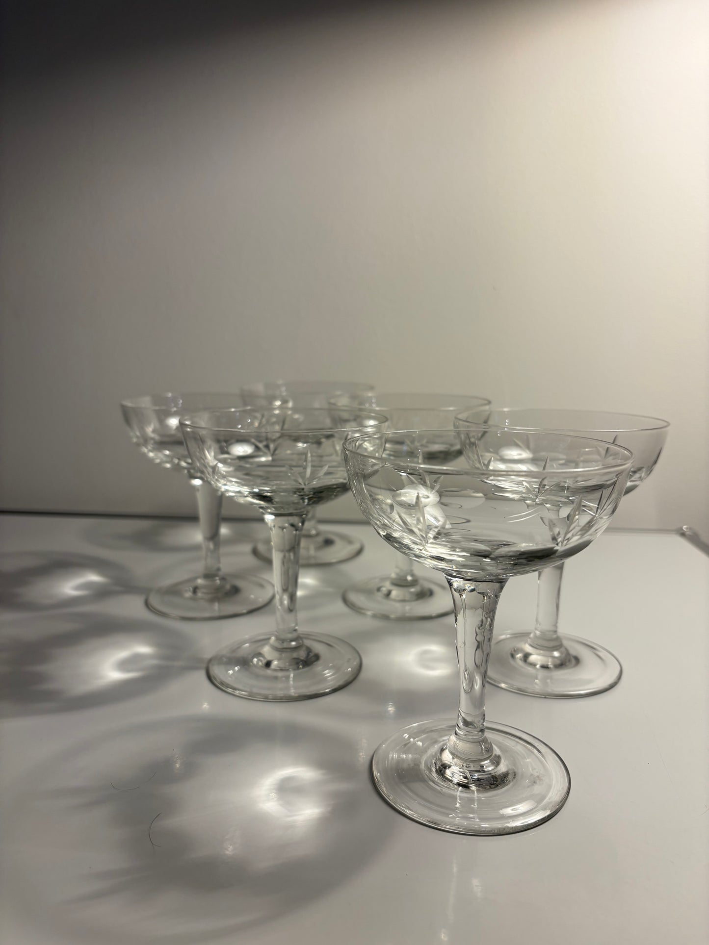 Lot de 6 coupes à champagne en verre gravé