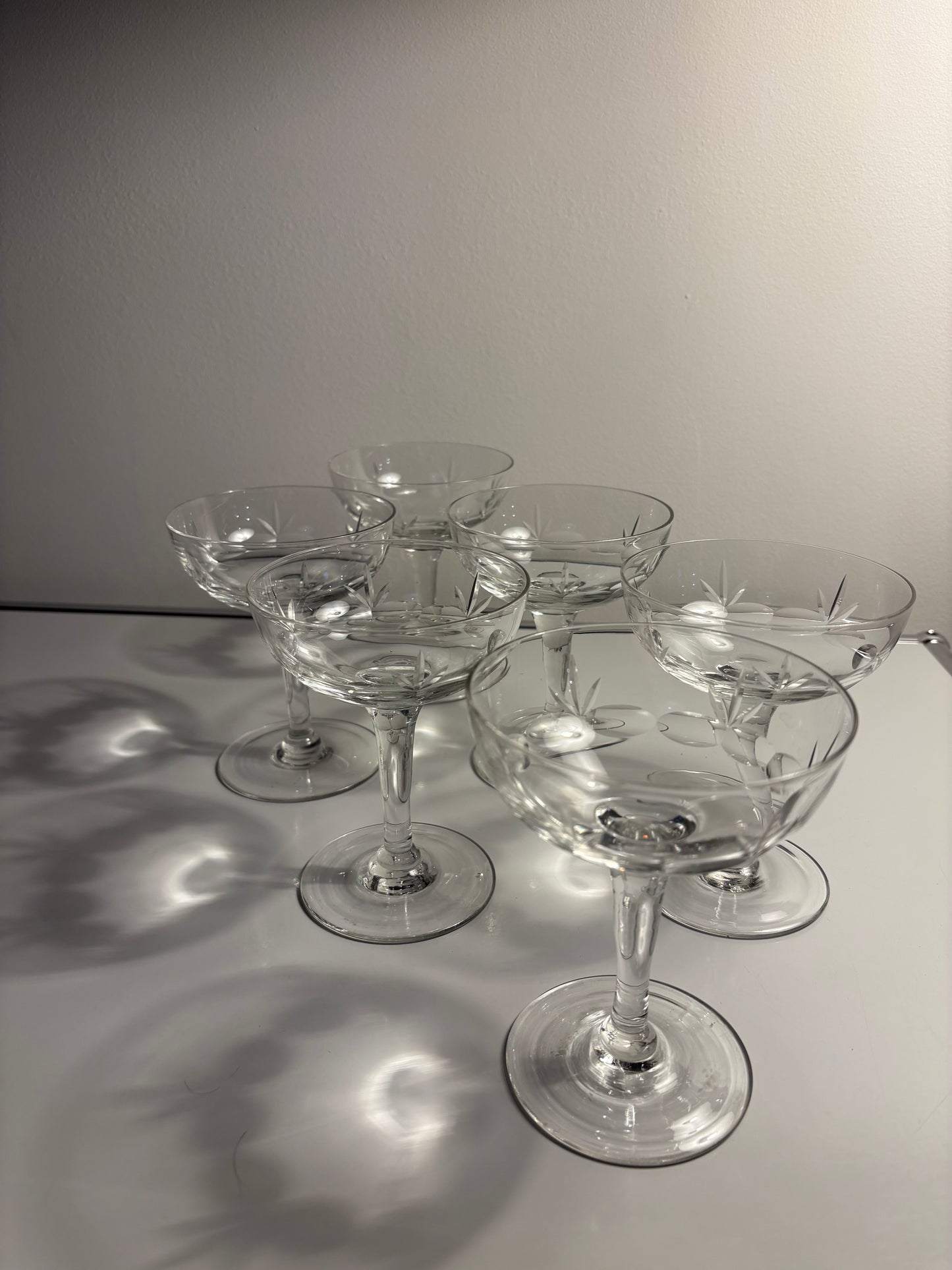 Lot de 6 coupes à champagne en verre gravé
