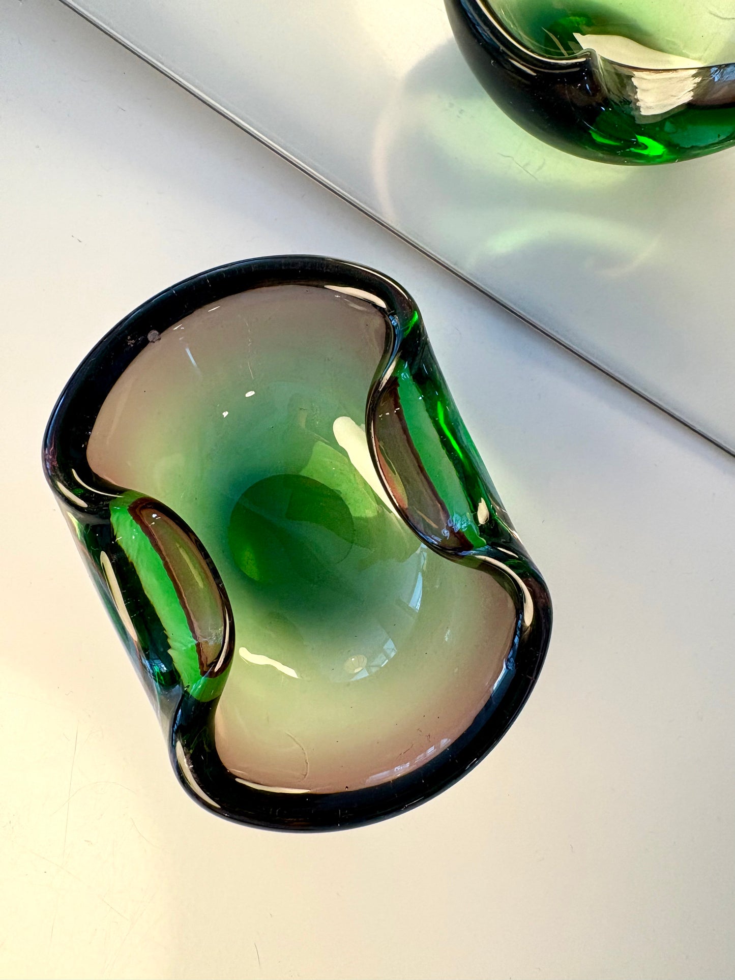 Cendrier / vide poche vert et rose attribué à Murano 1950/60