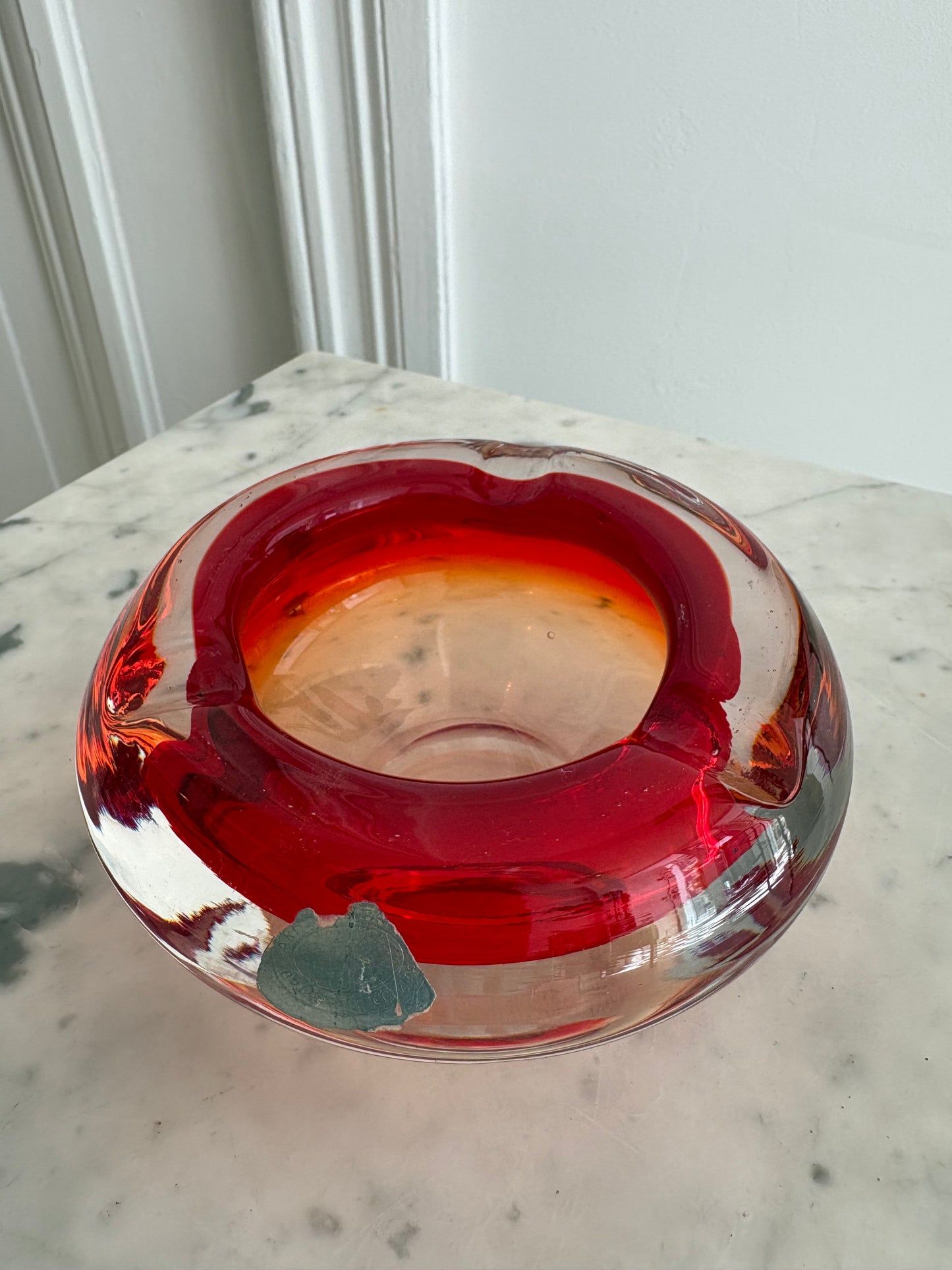 Cendrier bicolore en verre soufflé – Braine-le-Comte