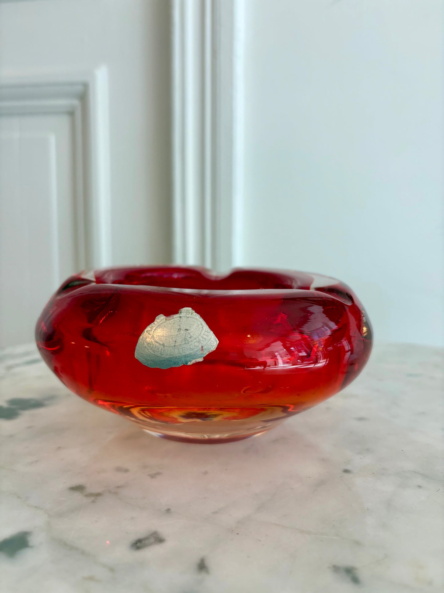 Cendrier bicolore en verre soufflé – Braine-le-Comte