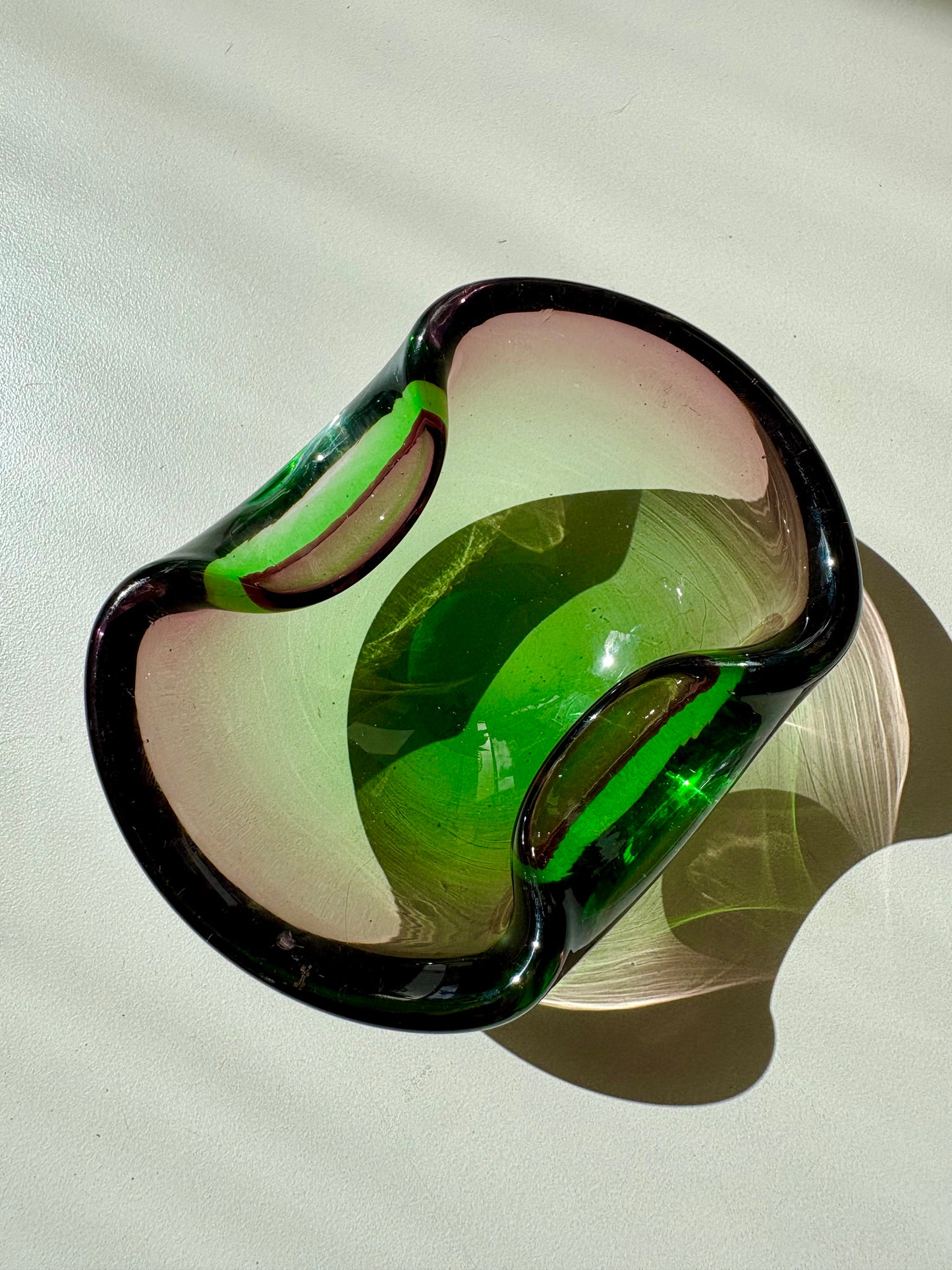 Cendrier / vide poche vert et rose attribué à Murano 1950/60
