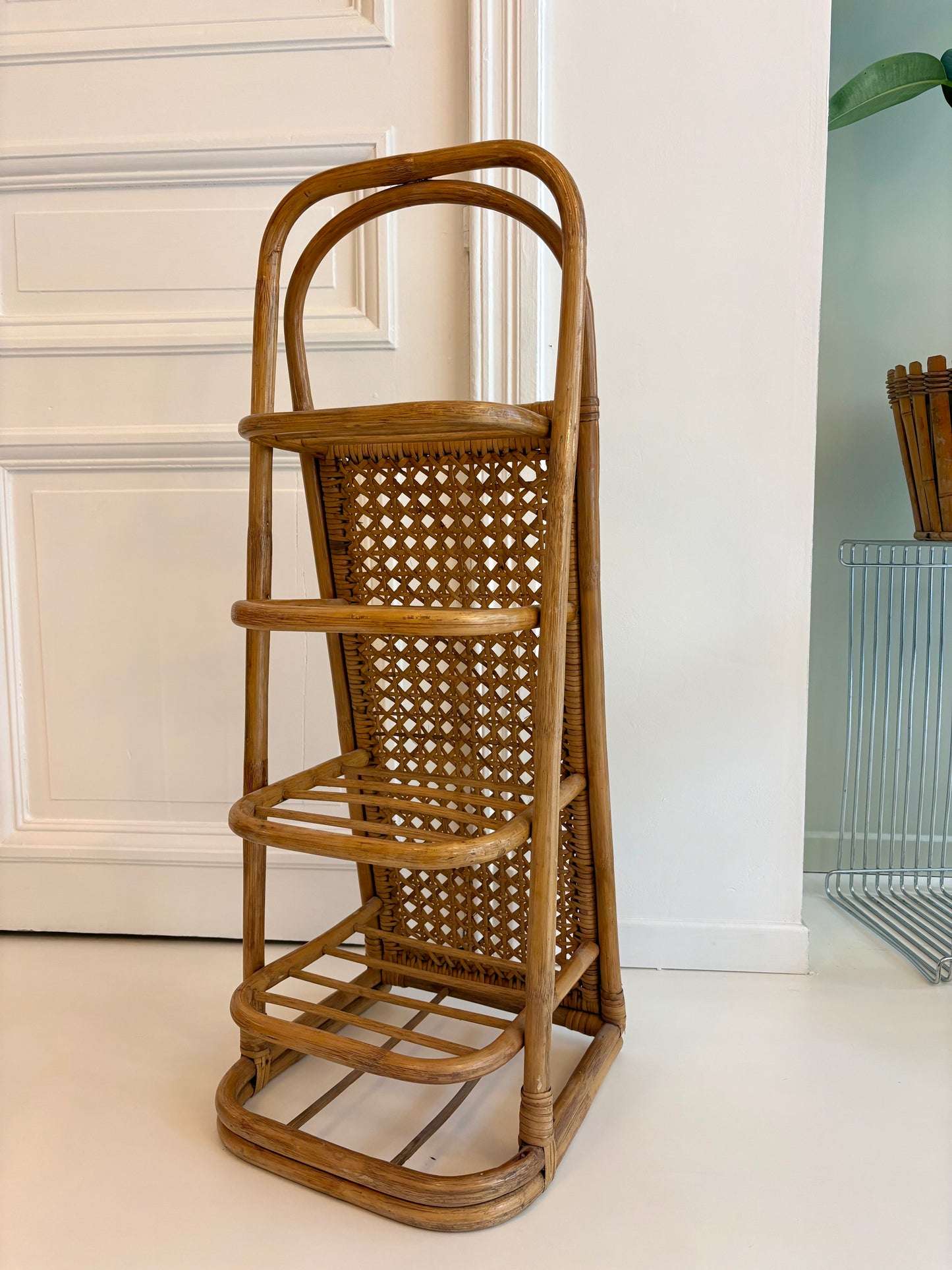 Étagère vintage en rotin et cannage – années 70