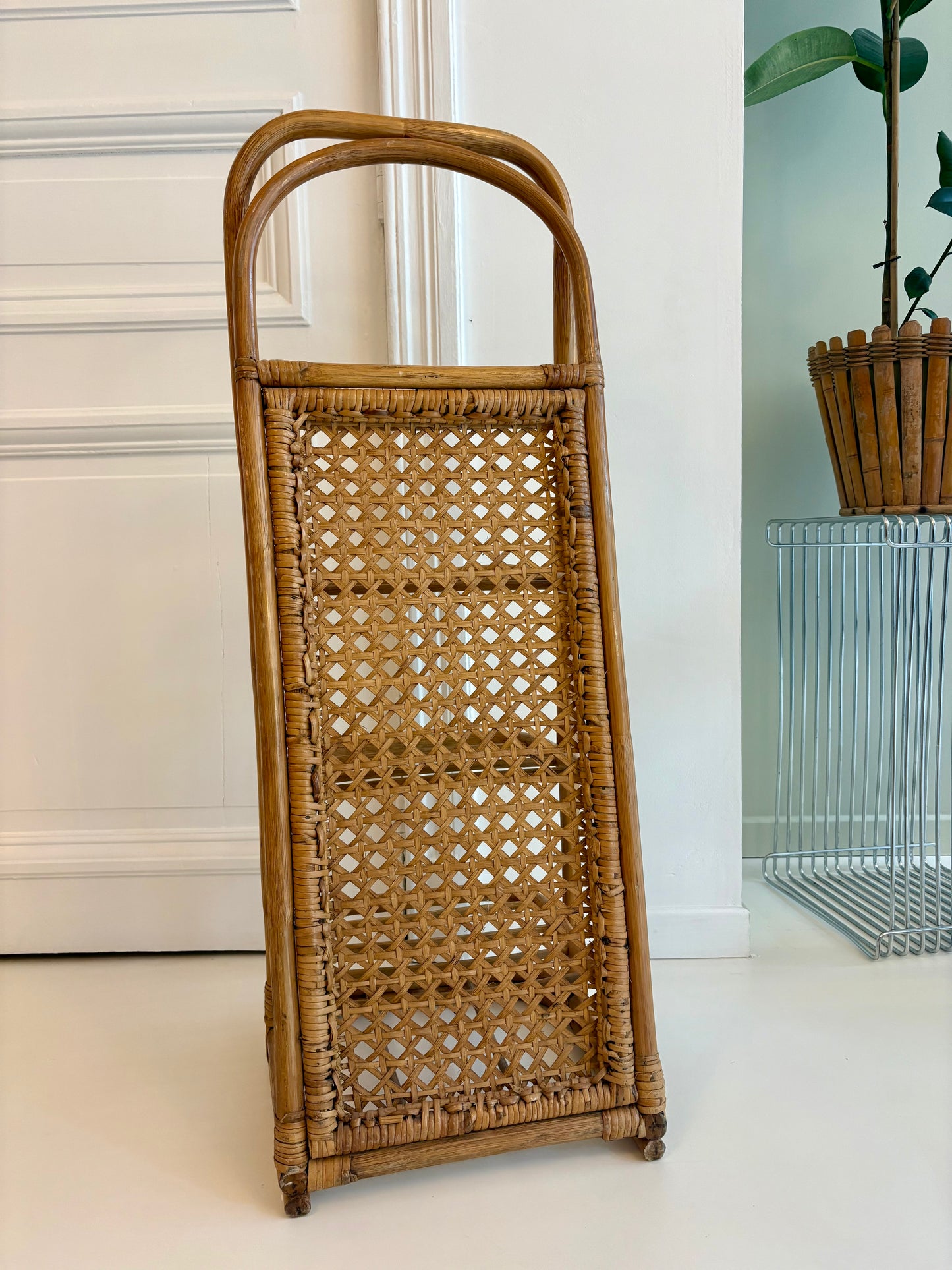 Étagère vintage en rotin et cannage – années 70