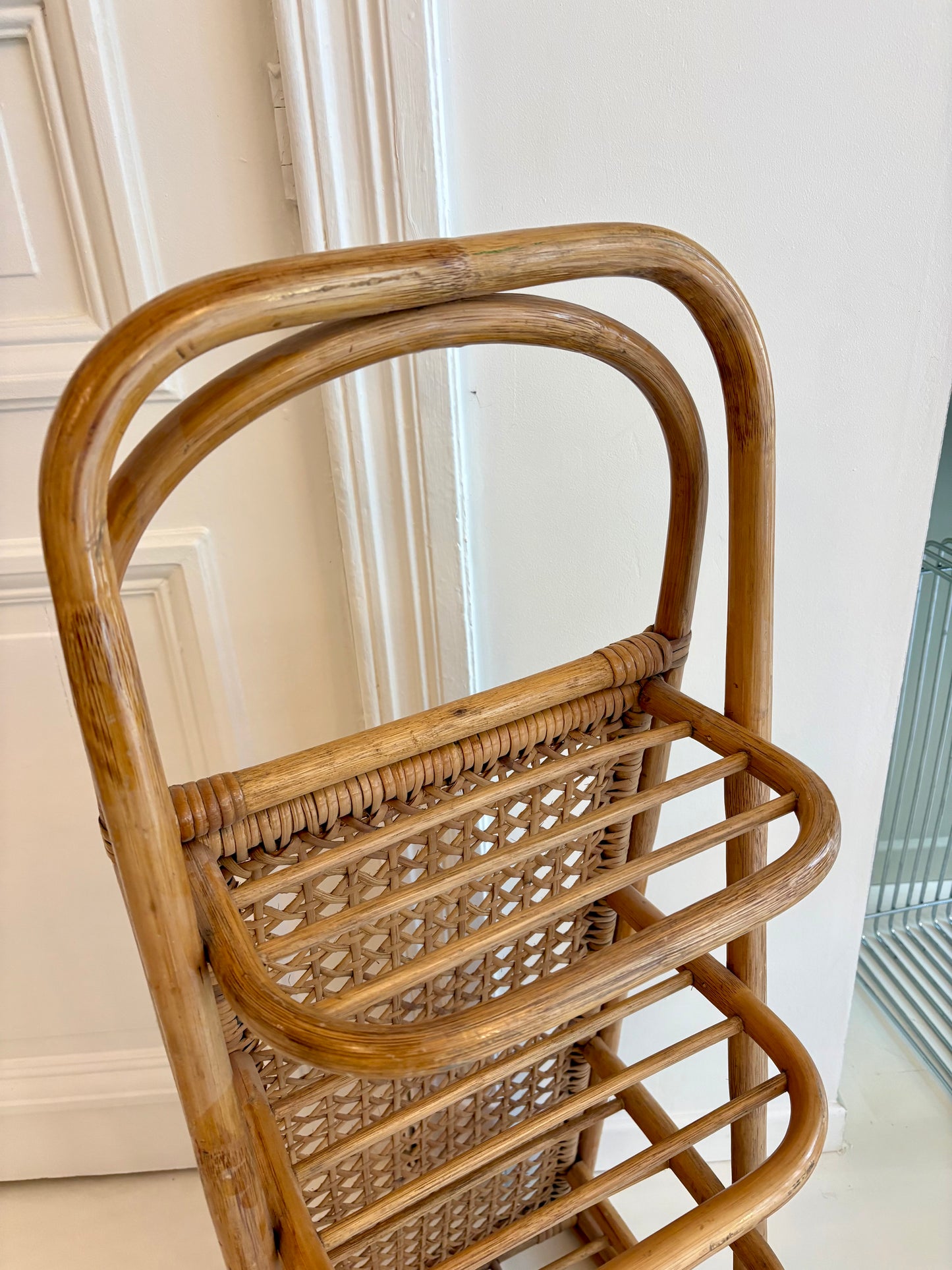 Étagère vintage en rotin et cannage – années 70