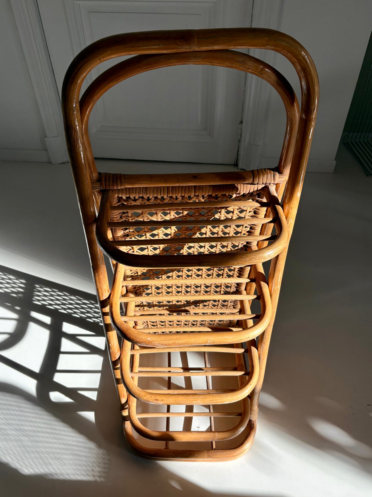 Étagère vintage en rotin et cannage – années 70