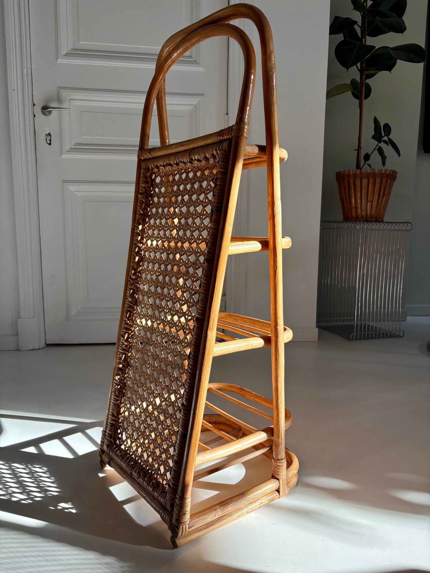 Étagère vintage en rotin et cannage – années 70