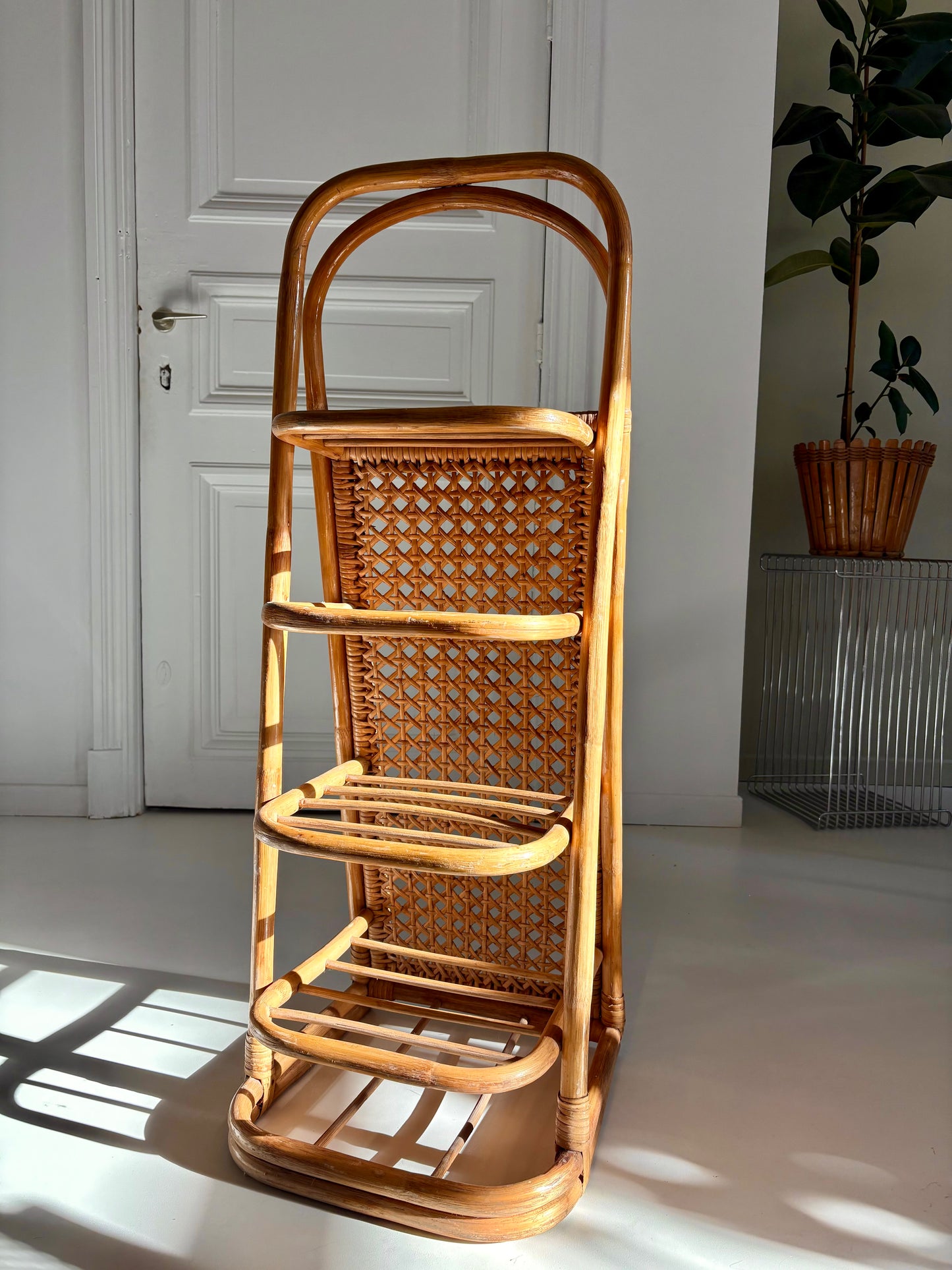 Étagère vintage en rotin et cannage – années 70