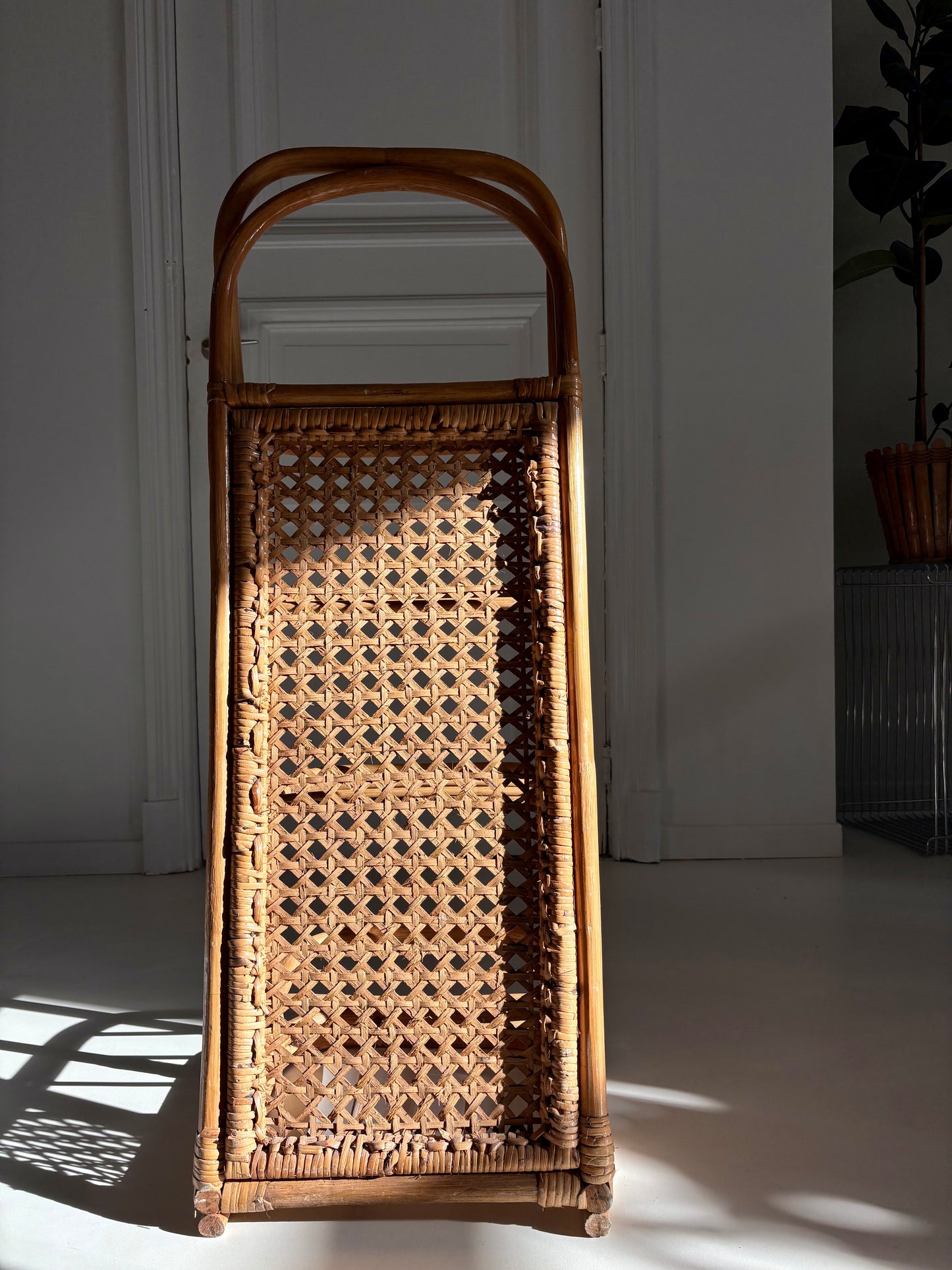 Étagère vintage en rotin et cannage – années 70