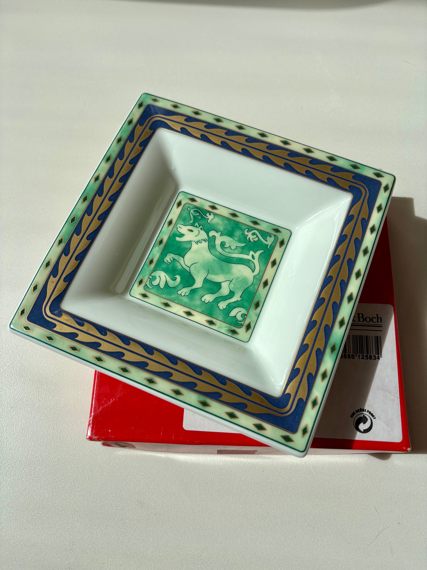 Cendrier / vide-poche “Hong Kong”, dessiné par Paloma Picasso pour Villeroy & Boch dans sa boîte d'origine