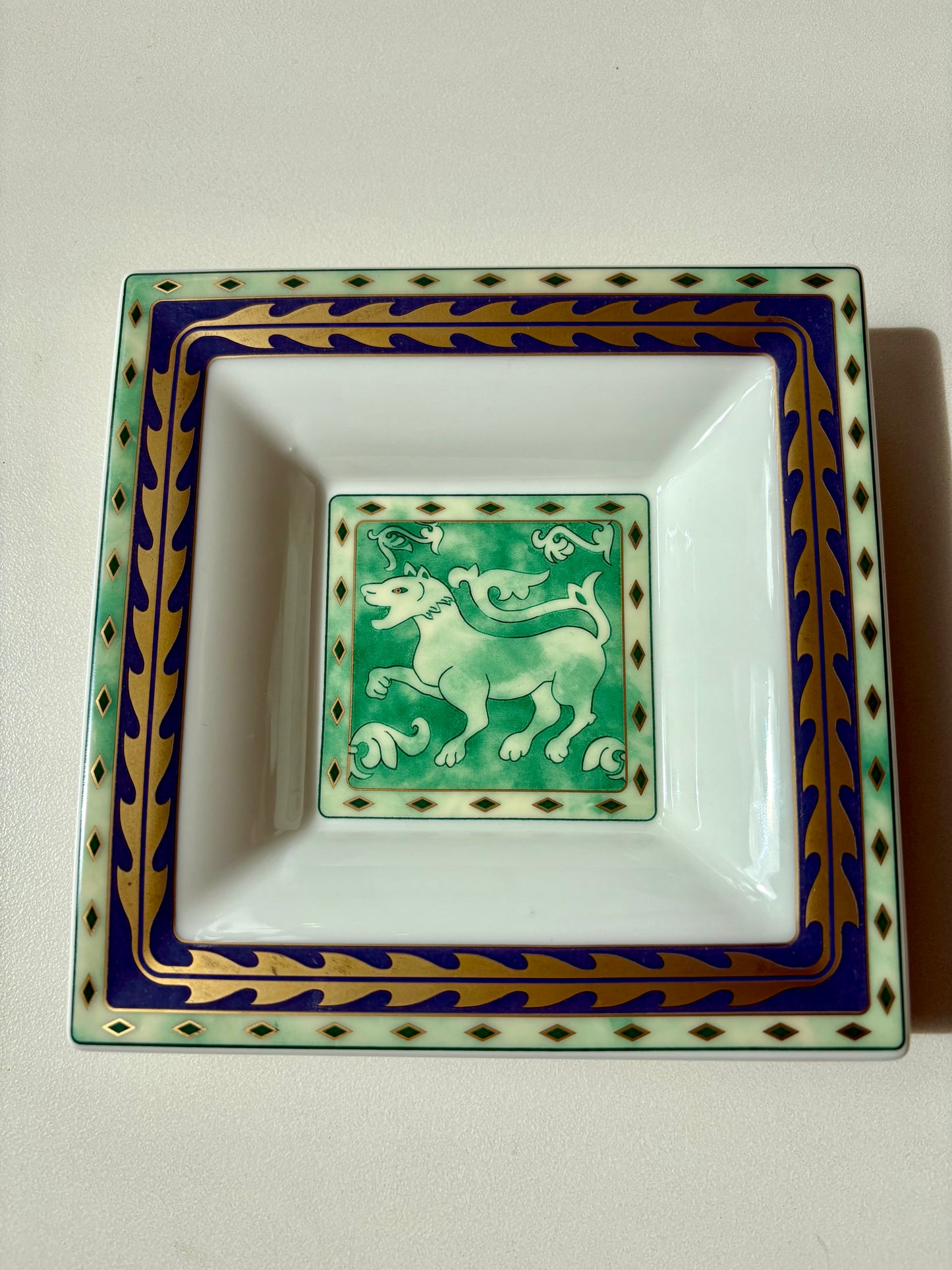 Cendrier / vide-poche “Hong Kong”, dessiné par Paloma Picasso pour Villeroy & Boch dans sa boîte d'origine