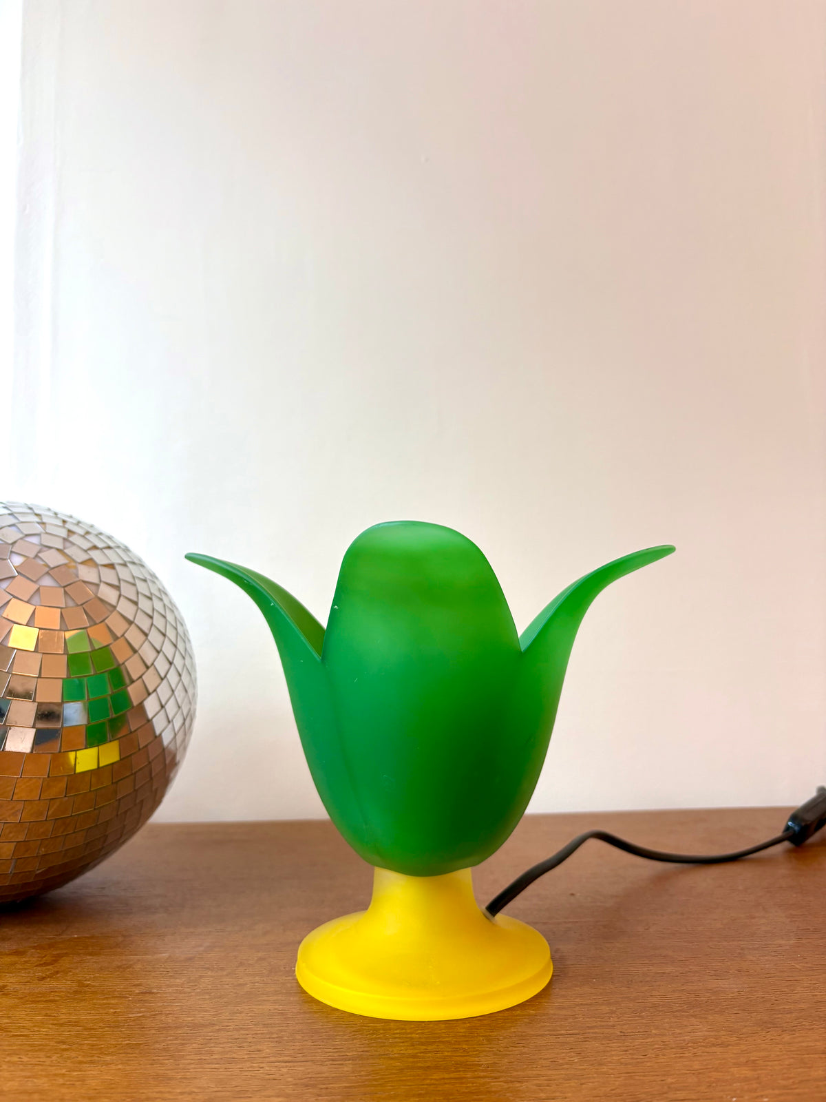 Lampe tulipe vintage Vandeheg en verre dépoli 1980