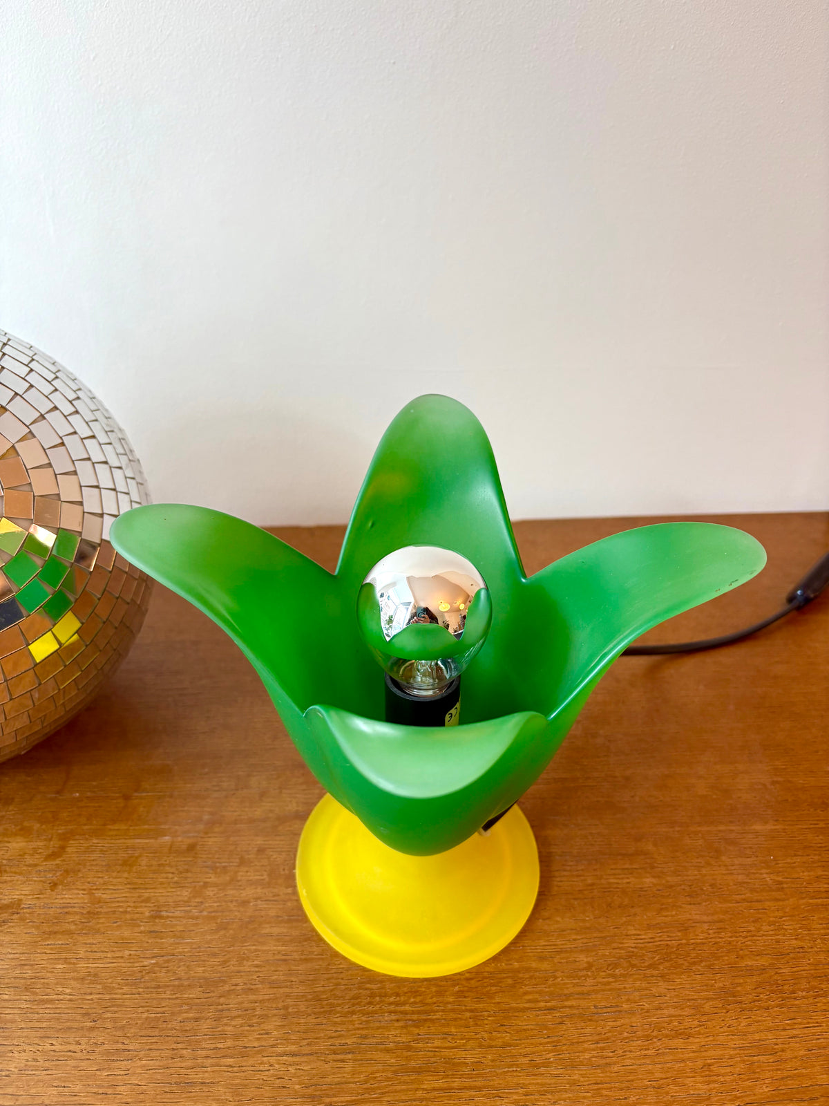 Lampe tulipe vintage Vandeheg en verre dépoli 1980