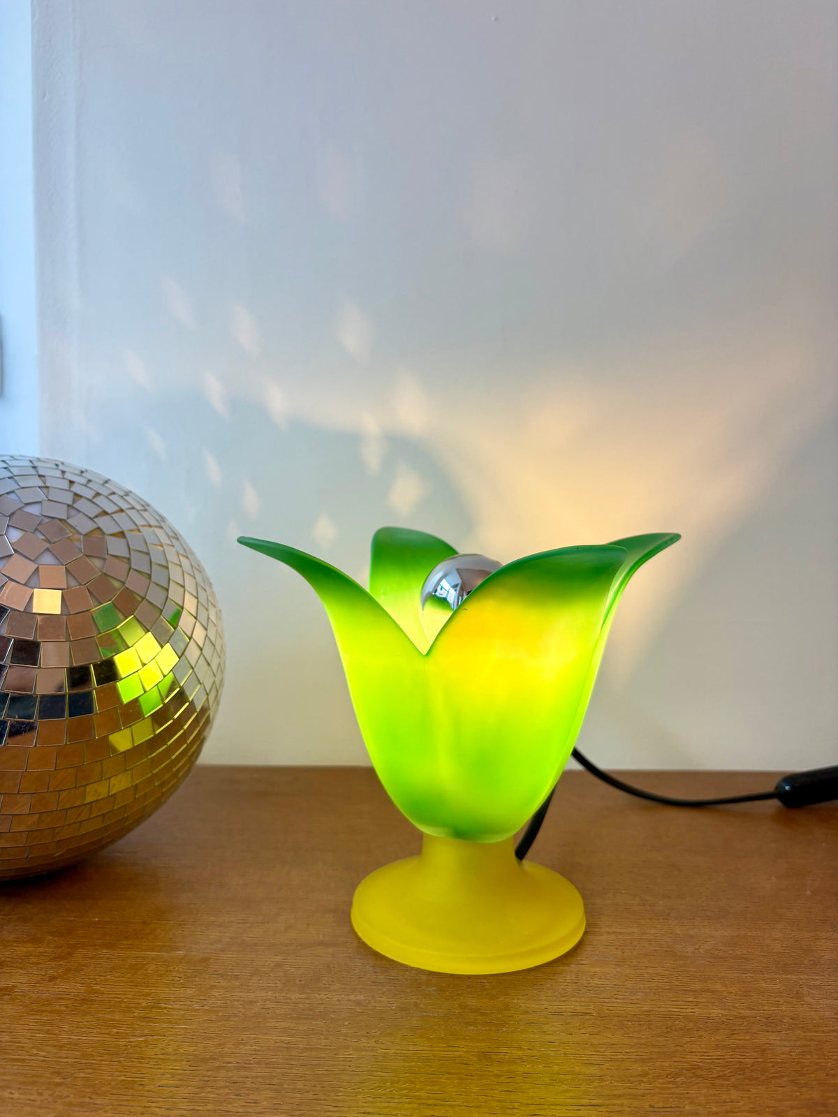 Lampe tulipe vintage Vandeheg en verre dépoli 1980