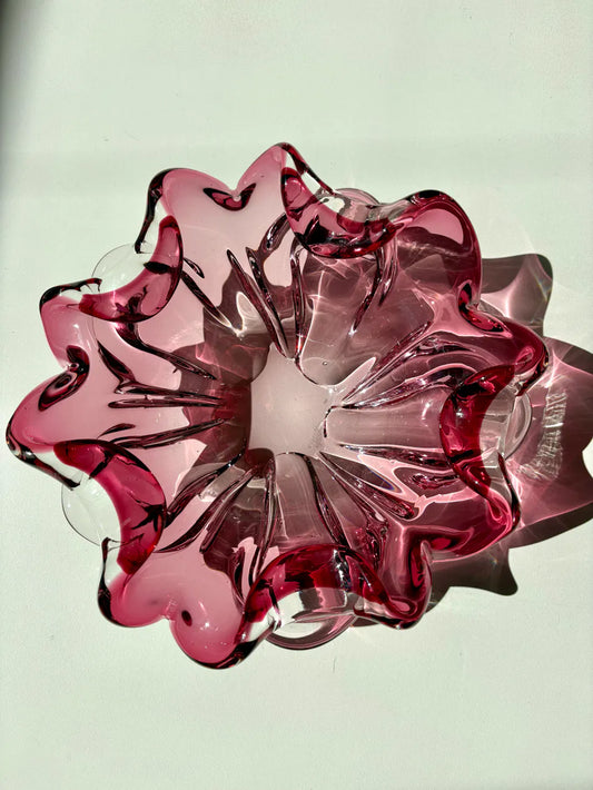 Coupe / vide-poche floral en verre de Murano rose 1960/70